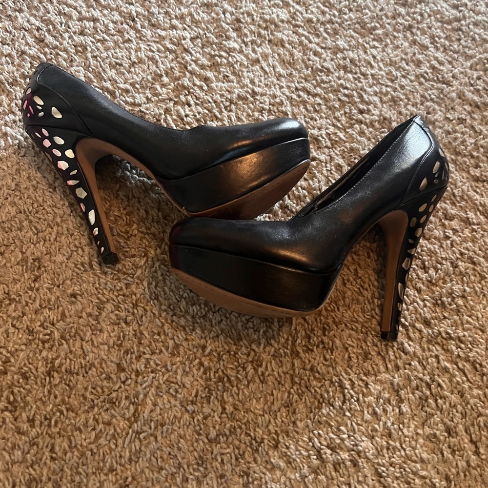 Vince Camuto Black and Tan Platform Heels